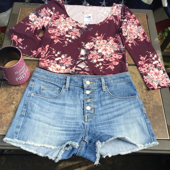 Mossimo Denim High Rise Cutoff Frayed Shorts Sz 4 - Picture 6 of 8